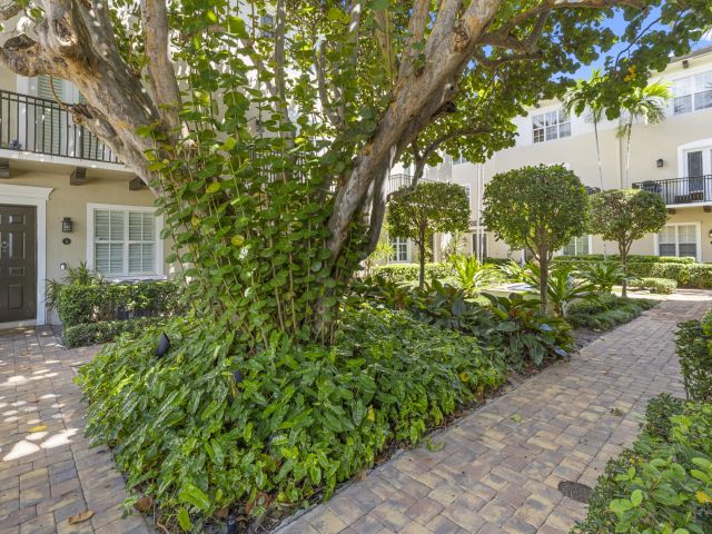 Home for rent at 65 SE 5th Avenue B - photo 6594840