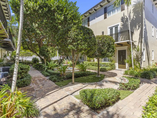 Home for rent at 65 SE 5th Avenue B - photo 6594841