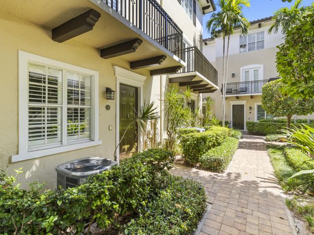 Home for rent at 65 SE 5th Avenue B - photo 6594842