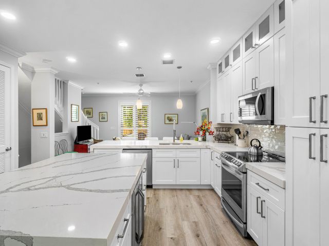 Home for rent at 65 SE 5th Avenue B - photo 6594846