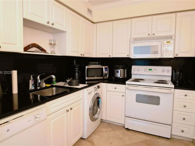 Apartment for rent  Unit #1021 - photo 6578428