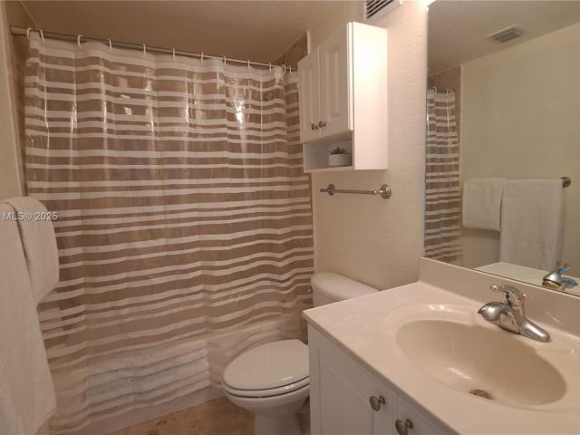 Apartment for rent  Unit #1021 - photo 6578436