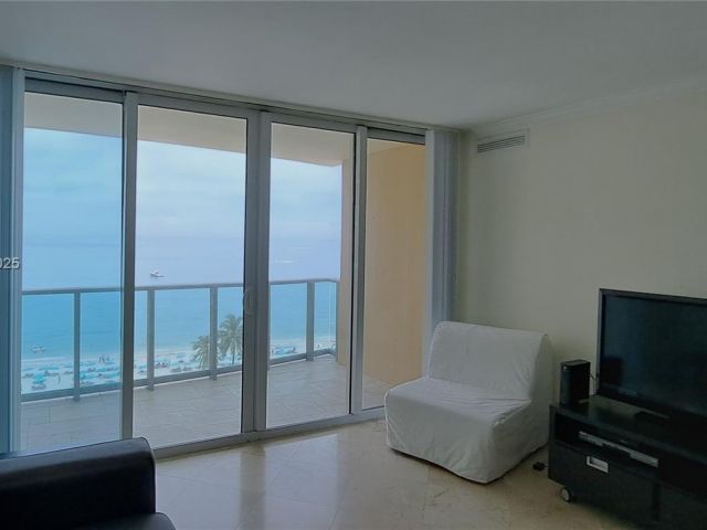 Apartment for rent  Unit #1021 - photo 6578445