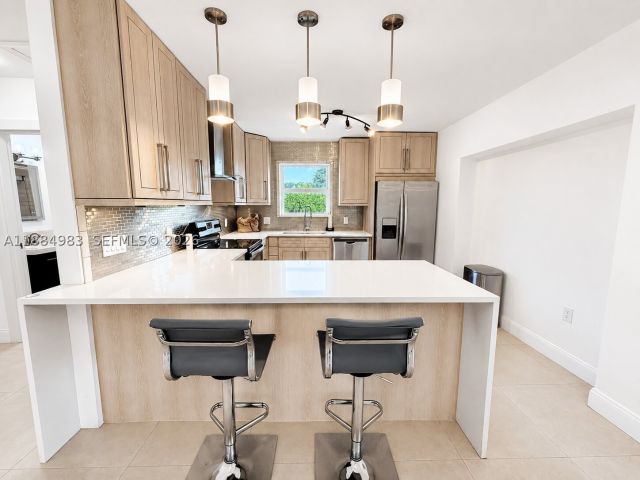 4-bedroom home for rent in Fort Lauderdale - 2830 NE 56 ct - MondialRealty