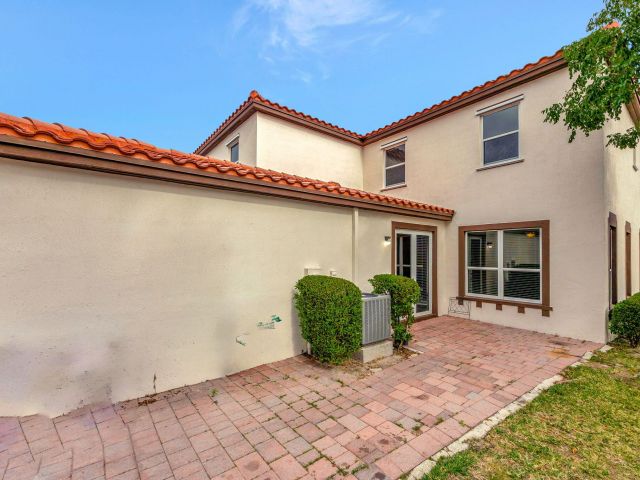 Home for rent at 9480 SW 171st Avenue - photo 6627447