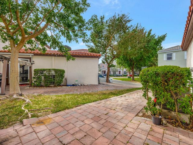 Home for rent at 9480 SW 171st Avenue - photo 6627448