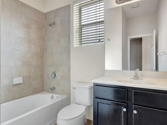 Home for rent at 9480 SW 171st Avenue - photo 6627456