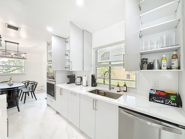 Home for rent at 635 Kingbird Circle - photo 6595063