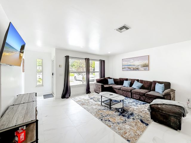 Home for rent at 635 Kingbird Circle - photo 6595068