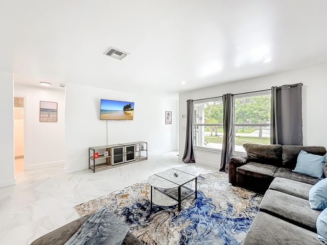 Home for rent at 635 Kingbird Circle - photo 6595070