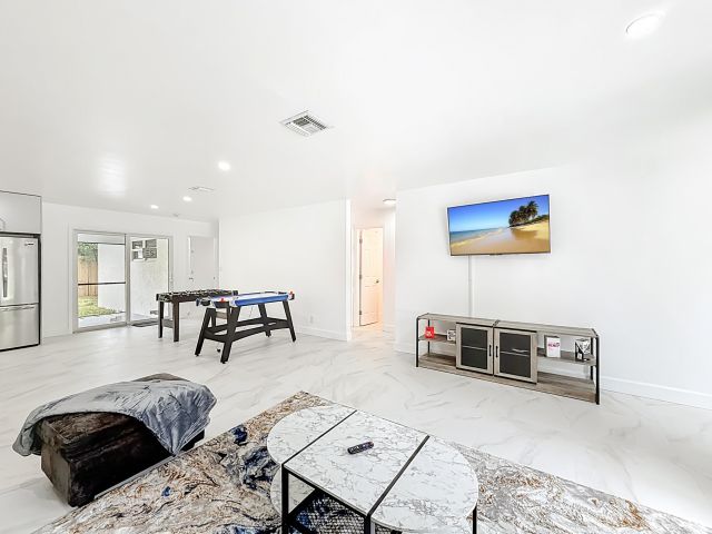 Home for rent at 635 Kingbird Circle - photo 6595073