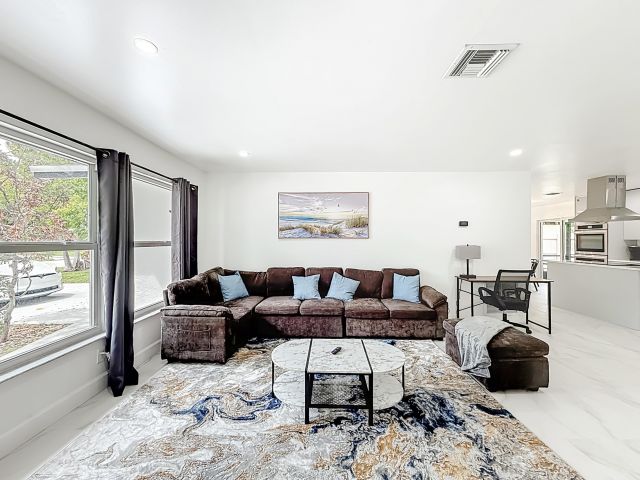 Home for rent at 635 Kingbird Circle - photo 6595074