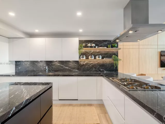 2-bedroom condo for sale in Miami Beach - 4701 N Meridian Ave 222 - MondialRealty