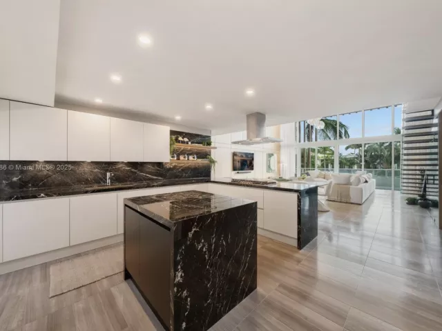 2-bedroom condo for sale in Miami Beach - 4701 N Meridian Ave 222 - MondialRealty