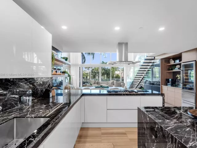2-bedroom condo for sale in Miami Beach - 4701 N Meridian Ave 222 - MondialRealty
