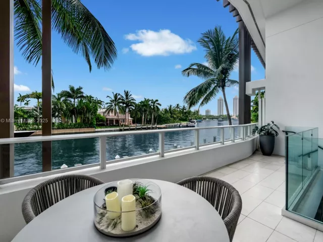 2-bedroom condo for sale in Miami Beach - 4701 N Meridian Ave 222 - MondialRealty