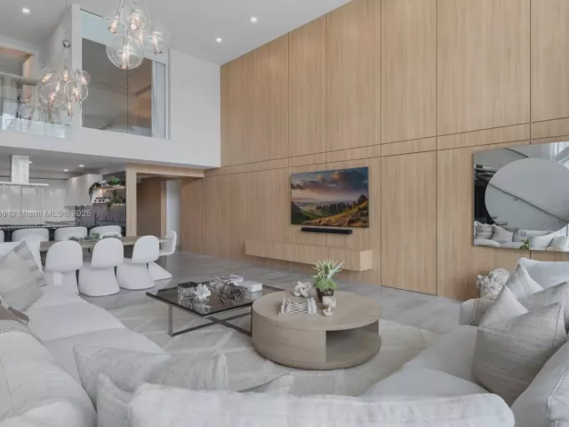 2-bedroom condo for sale in Miami Beach - 4701 N Meridian Ave 222 - MondialRealty