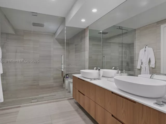 2-bedroom condo for sale in Miami Beach - 4701 N Meridian Ave 222 - MondialRealty