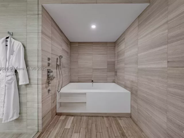 2-bedroom condo for sale in Miami Beach - 4701 N Meridian Ave 222 - MondialRealty