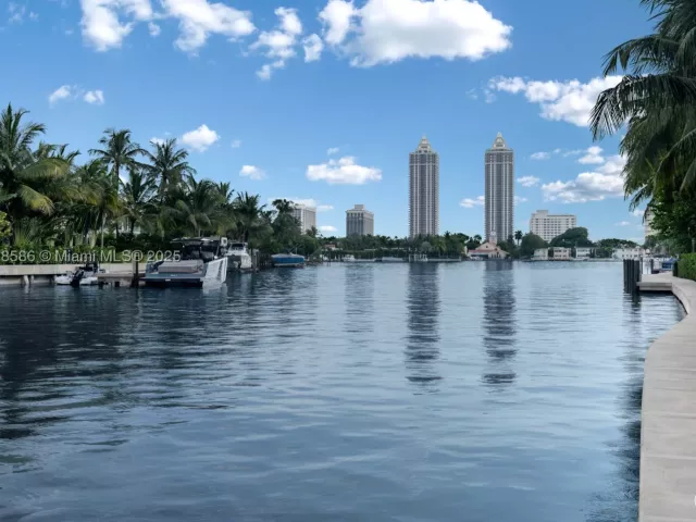 2-bedroom condo for sale in Miami Beach - 4701 N Meridian Ave 222 - MondialRealty