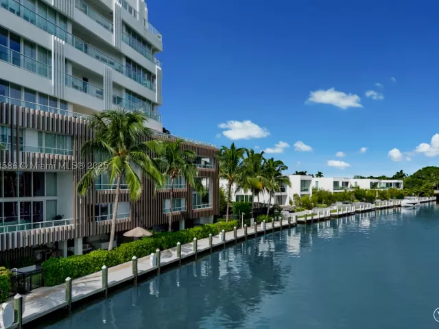 2-bedroom condo for sale in Miami Beach - 4701 N Meridian Ave 222 - MondialRealty