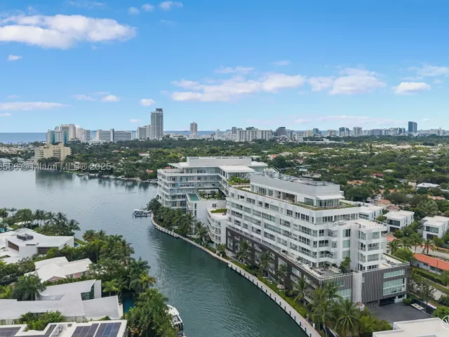 2-bedroom condo for sale in Miami Beach - 4701 N Meridian Ave 222 - MondialRealty