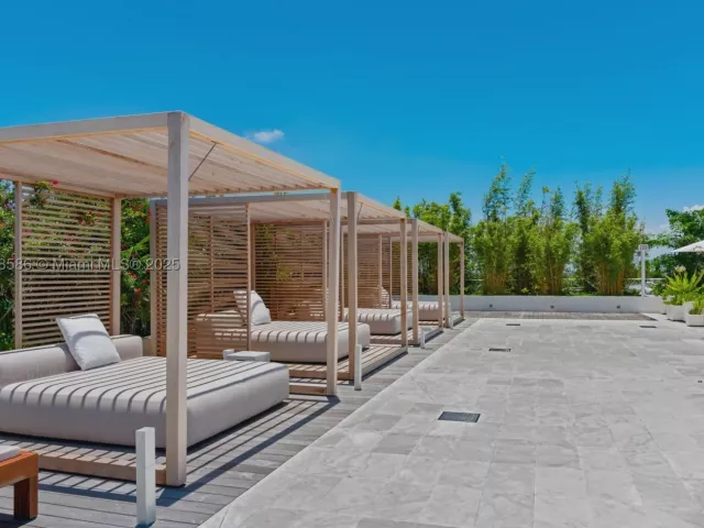 2-bedroom condo for sale in Miami Beach - 4701 N Meridian Ave 222 - MondialRealty