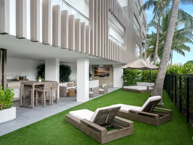 2-bedroom condo for sale in Miami Beach - 4701 N Meridian Ave 222 - MondialRealty