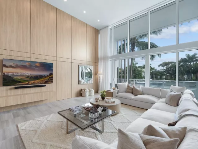 2-bedroom condo for sale in Miami Beach - 4701 N Meridian Ave 222 - MondialRealty