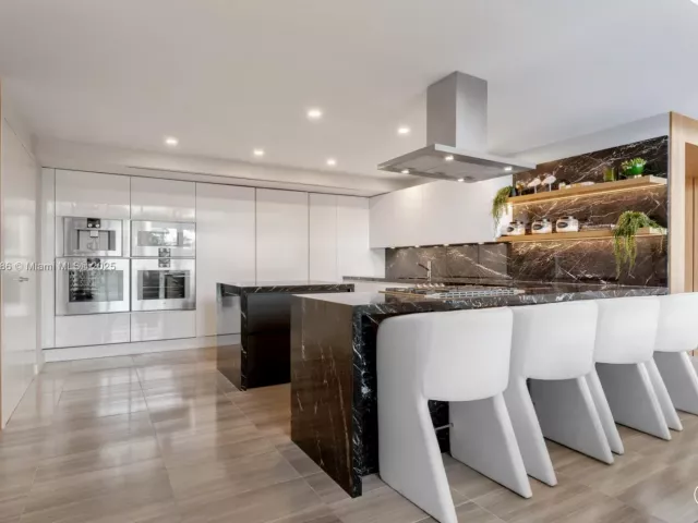 2-bedroom condo for sale in Miami Beach - 4701 N Meridian Ave 222 - MondialRealty