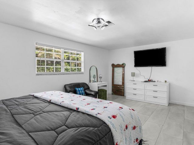 Home for rent at 15 NE 18th Street - photo 6594972