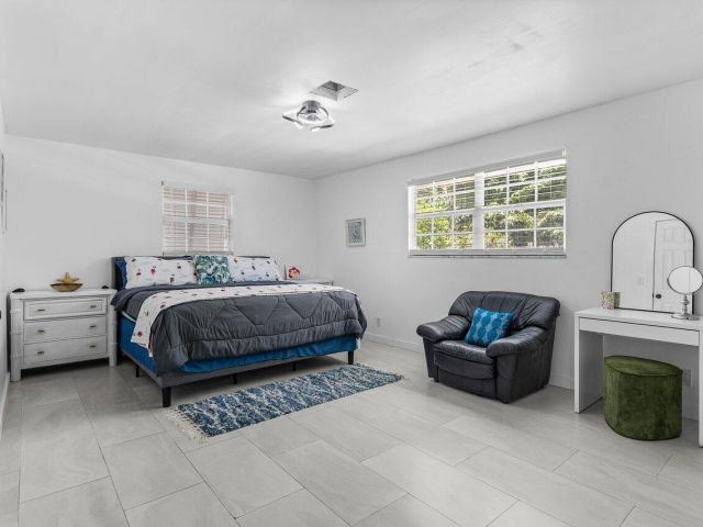 Home for rent at 15 NE 18th Street - photo 6594973