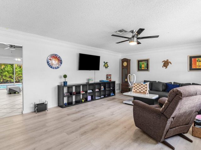 Home for rent at 15 NE 18th Street - photo 6594985