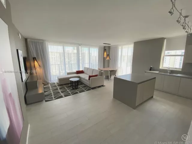 2-bedroom condo for sale in Hollywood - 4010 S Ocean Dr R401 - MondialRealty