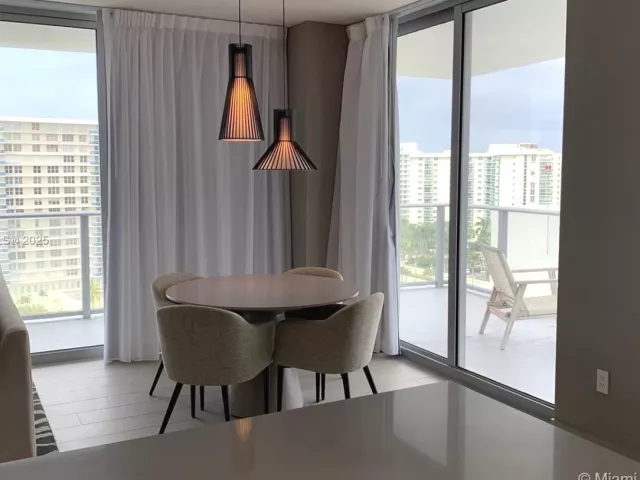 2-bedroom condo for sale in Hollywood - 4010 S Ocean Dr R401 - MondialRealty
