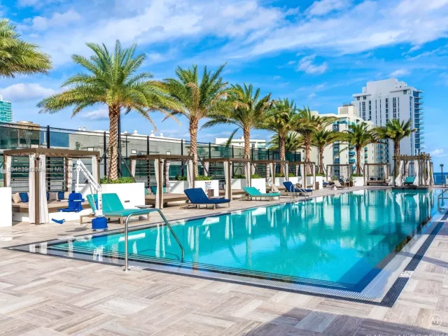 2-bedroom condo for sale in Hollywood - 4010 S Ocean Dr R401 - MondialRealty