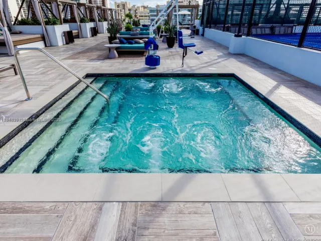 2-bedroom condo for sale in Hollywood - 4010 S Ocean Dr R401 - MondialRealty