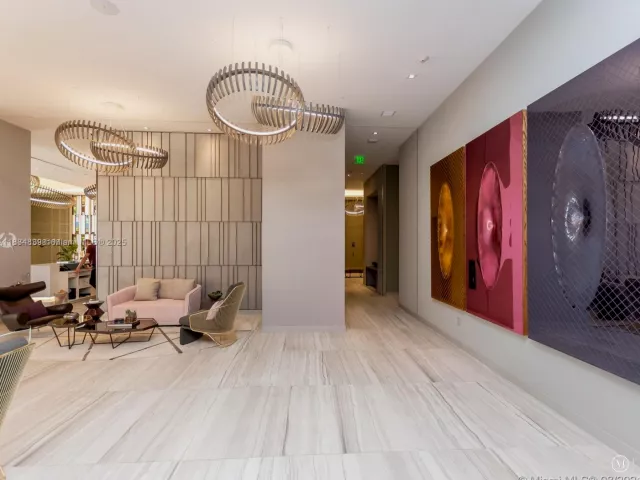 2-bedroom condo for sale in Hollywood - 4010 S Ocean Dr R401 - MondialRealty