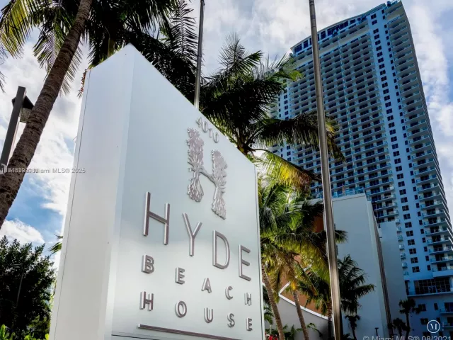 2-bedroom condo for sale in Hollywood - 4010 S Ocean Dr R401 - MondialRealty