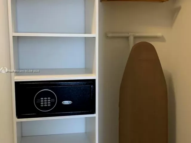 2-bedroom condo for sale in Hollywood - 4010 S Ocean Dr R401 - MondialRealty