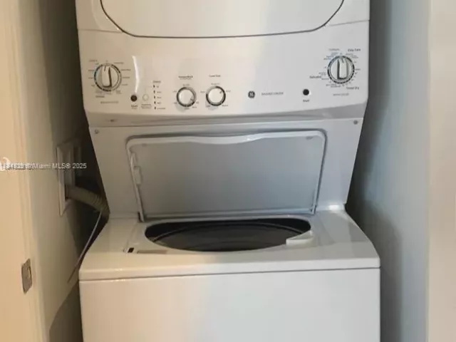 2-bedroom condo for sale in Hollywood - 4010 S Ocean Dr R401 - MondialRealty