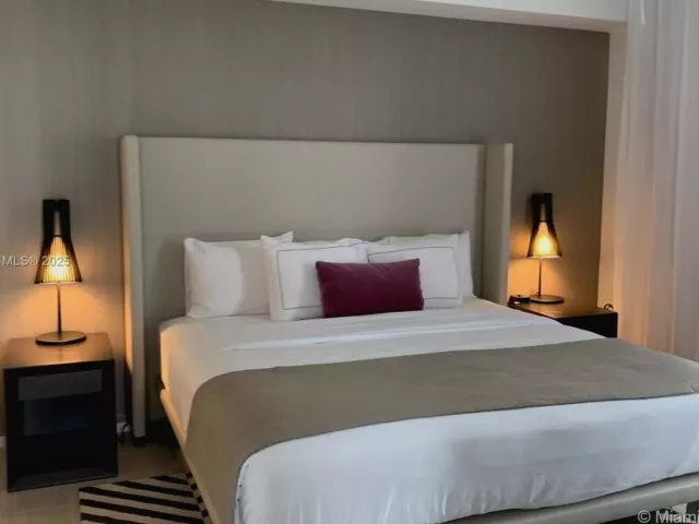 2-bedroom condo for sale in Hollywood - 4010 S Ocean Dr R401 - MondialRealty