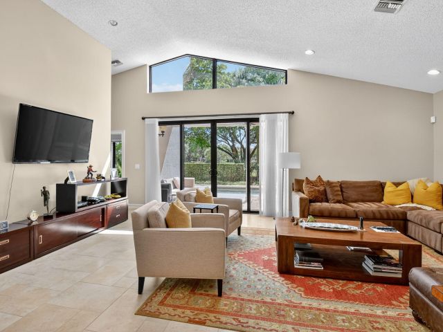 Home for rent at 5850 NW 21st Avenue - photo 6602264