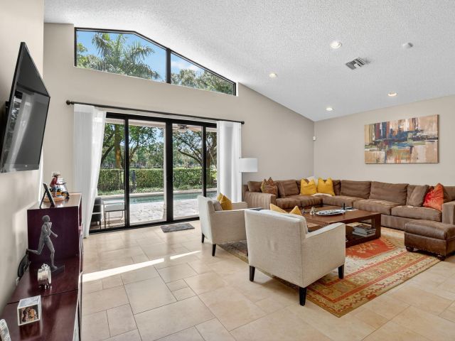 Home for rent at 5850 NW 21st Avenue - photo 6602265