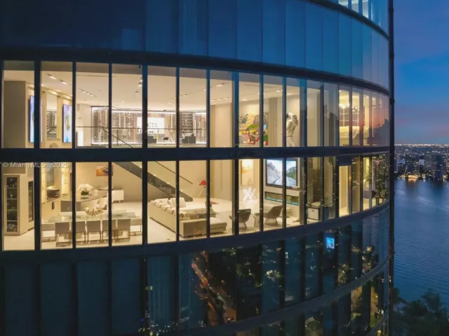 4-bedroom condo for sale in Sunny Isles Beach - 18555 Collins Ave 4405 - MondialRealty