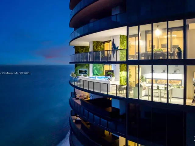 4-bedroom condo for sale in Sunny Isles Beach - 18555 Collins Ave 4405 - MondialRealty