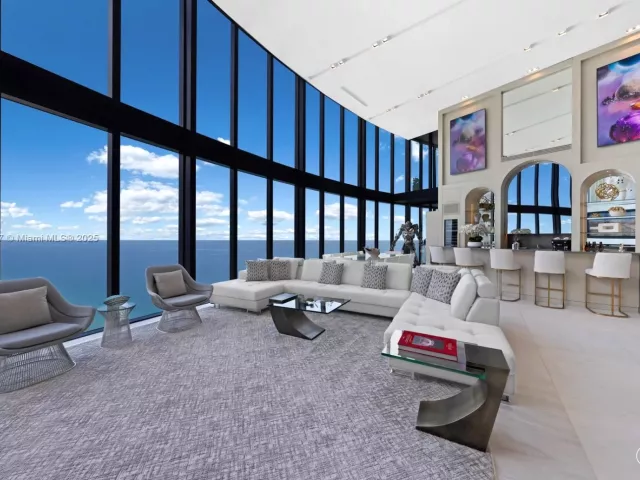 4-bedroom condo for sale in Sunny Isles Beach - 18555 Collins Ave 4405 - MondialRealty
