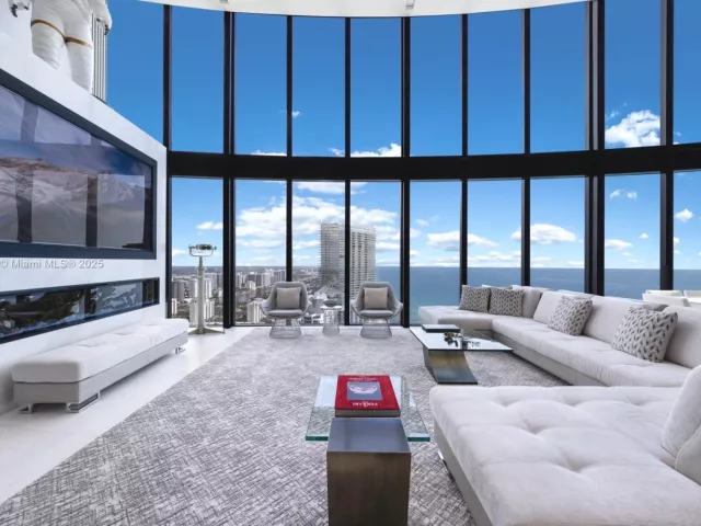 4-bedroom condo for sale in Sunny Isles Beach - 18555 Collins Ave 4405 - MondialRealty