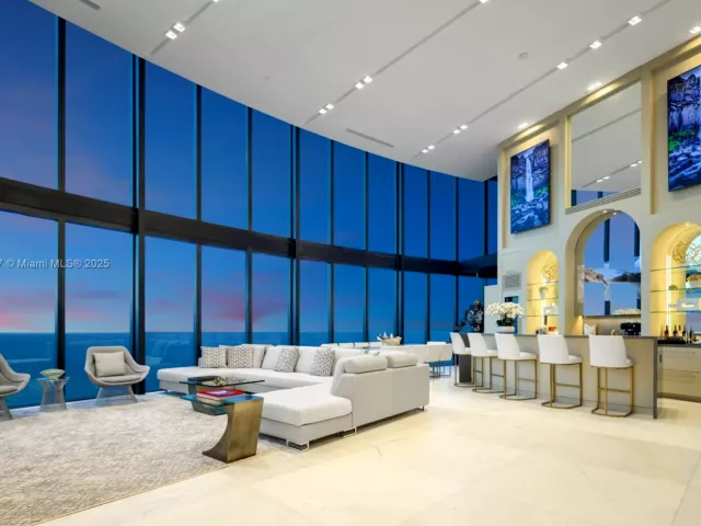 4-bedroom condo for sale in Sunny Isles Beach - 18555 Collins Ave 4405 - MondialRealty