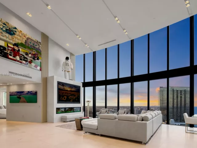 4-bedroom condo for sale in Sunny Isles Beach - 18555 Collins Ave 4405 - MondialRealty